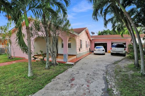 636 5th Pl, Hialeah, FL 33010-5434
