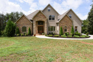 1211 Apache Dr, Maryville, TN 37801-3671
