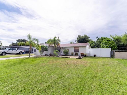 6037 Florida Cir, Ruskin, FL 33572-2562
