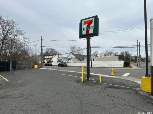 1 Irene St, North Lindenhurst NY  11757-1204 exterior