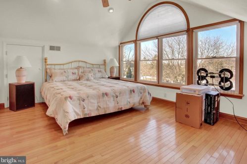 6411 Devonshire Hts Rd, Harrisburg PA 17111-4818 exterior