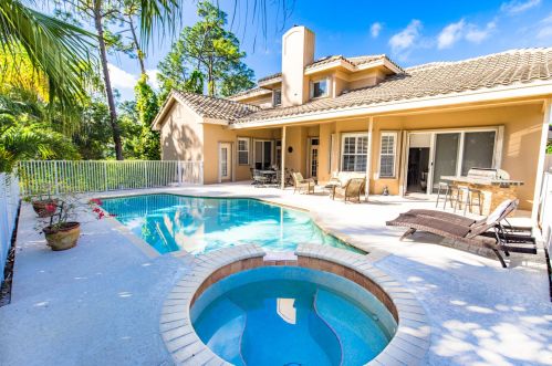 8738 Marlamoor Ln, West Palm Beach, FL 33412-1613