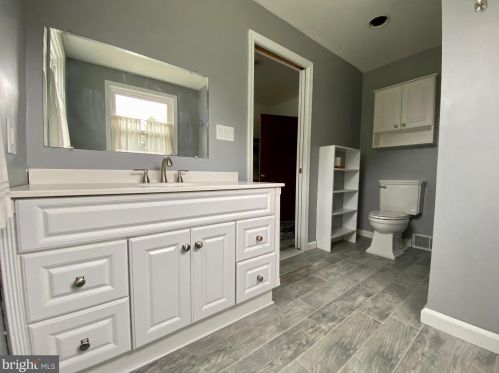 844 Maple Dr, Southampton PA 18966-4208 exterior