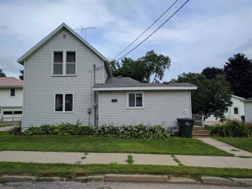 104 6th St, Ludlow, IA 52172-1842