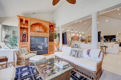 5215 Estates Dr, Delray Beach FL  33445-4385 exterior