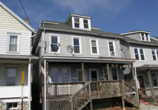 305 Washington St, Delaware Park, NJ 08865-2972