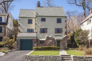 35 Valley Rd, Larchmont, NY 10538-1539