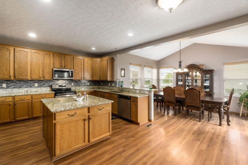 376 Enos Loomis St, Pataskala OH  43062-8160 exterior