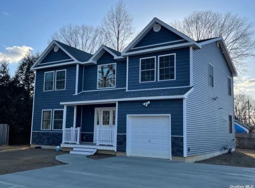 8 Belmont Ct, Amityville, NY 11701-3009