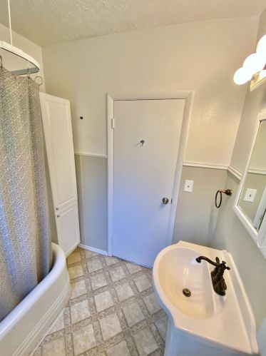 2355 Glenside Ave, Cincinnati OH 45212-1246 exterior