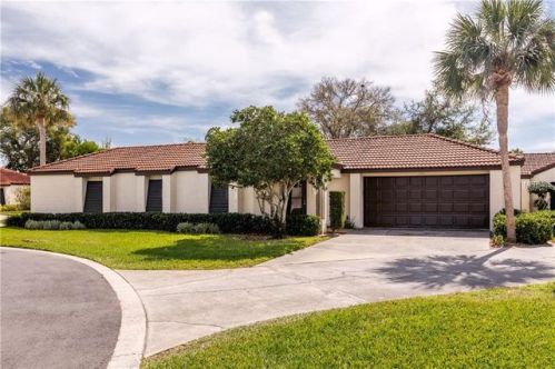 1940 Maple Cir, Tavares, FL 32778-2036