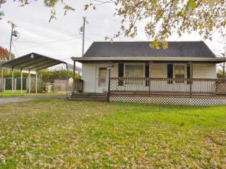1327 Kermit Dr, Nashville, TN 37217-1908