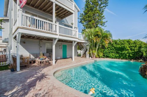 6306 Bayside Dr, New Port Richey, FL 34652-2038