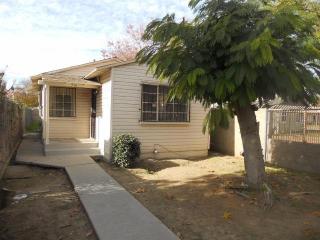 516 Trinity St, Fresno, CA 93706-1865