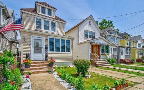 89-03 247th St, Jamaica, NY 11426-1823
