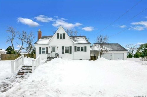 330 Seward St, Babylon, NY 11704-3029