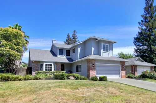 5709 Laguna Park Dr, Elk Grove, CA 95758-4745