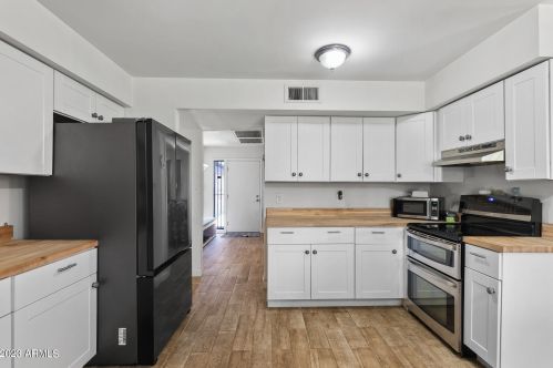 4427 Citrus Way, Glendale AZ 85305-2524 exterior