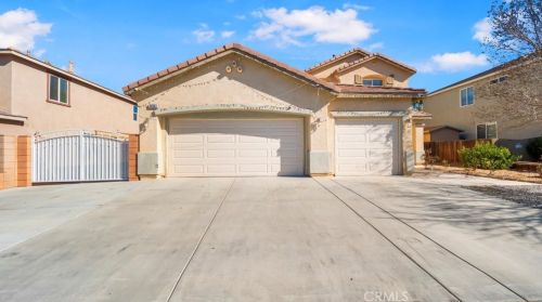 14561 Hummingbird Rd, Victorville CA  92394-7574 exterior