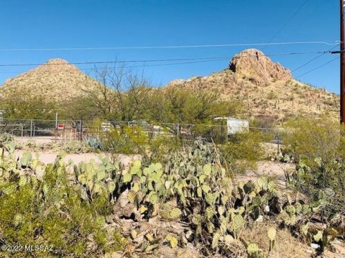 7181 Sparrow Ave, Tucson, AZ 85746-7782