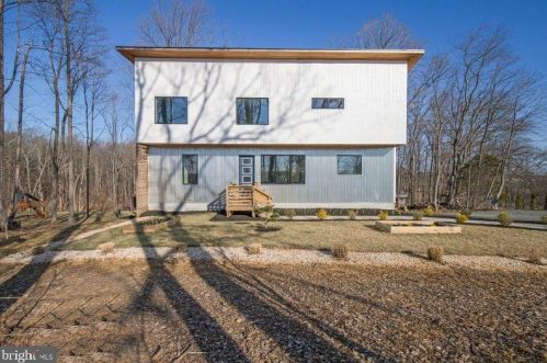 39744 Mount Gilead Rd, Leesburg, VA 20175-6712