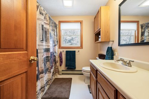 12 Ginger Dr, Goffstown NH  03045-2939 exterior