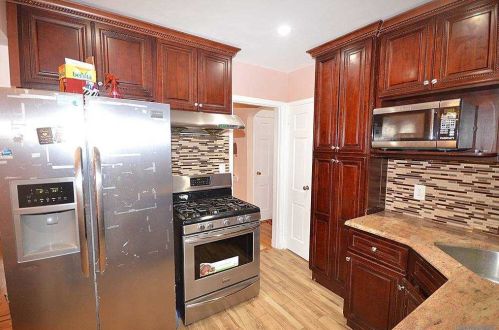 50 Aberdeen Rd, New Hyde Park NY  11040-2138 exterior