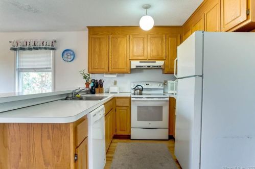 18 Atlantic Ave, Groton CT  06340-8801 exterior