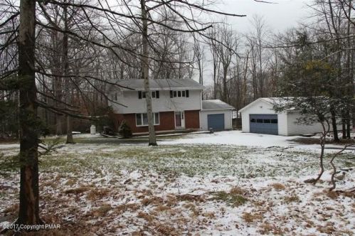 692 White Oak Rd, Cresco PA  18326-7932 exterior