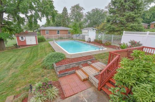 108 Center Park Dr, Florence, KY 41042-1821