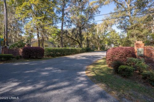 14 Partridge Cir, Beaufort SC  29907-1234 exterior