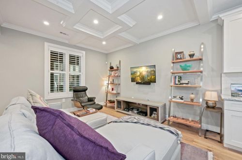 438 Kenyon St, Washington DC 20010-2915 exterior