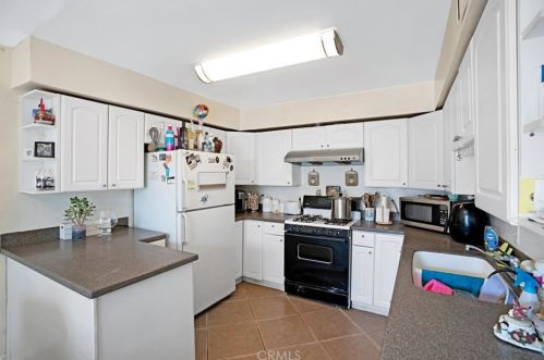 1330 Elderberry Ave, Ontario CA  91762-1019 exterior