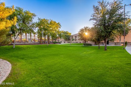 2852 Dunbar Dr, Phoenix AZ  85042-6074 exterior