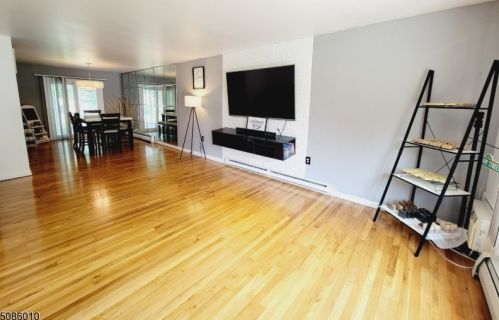 21 Keith Rd, Hopatcong NJ  07843-1113 exterior