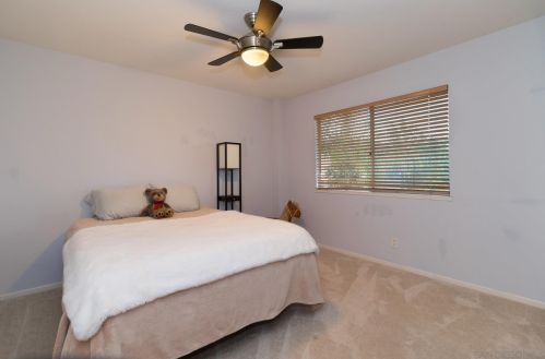172 Santa Maria Ct, Vista CA  92083-5823 exterior