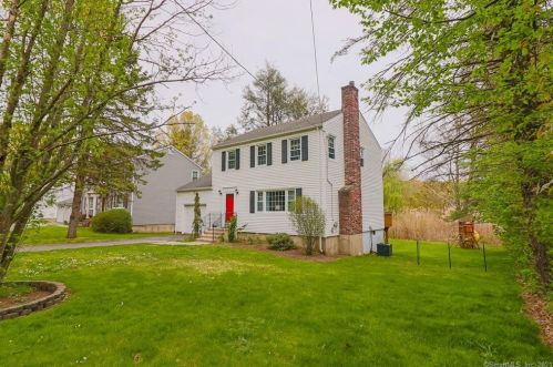 990 Cutspring Rd, Stratford, CT 06614-1956