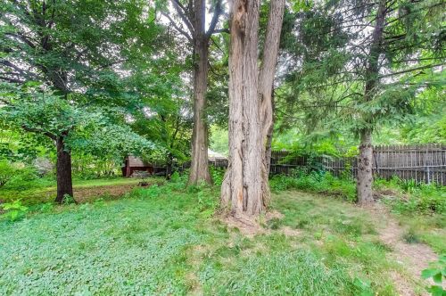 1077 5th St, Saint Paul, MN 55106-5331