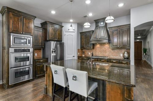 1155 Sunlight Dr, Lewisville TX  75028-4051 exterior