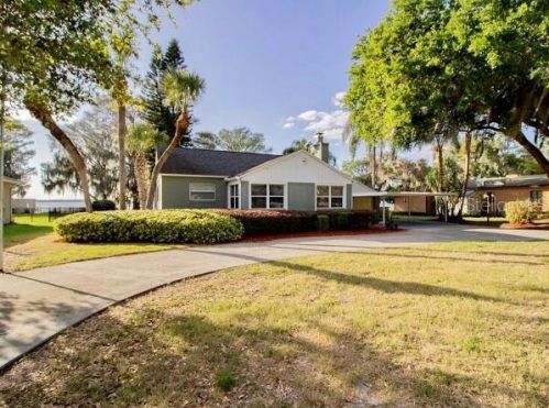 32749 Lake Eustis Dr, Tavares, FL 32778-5200