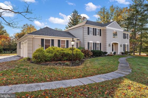 2 Roberts Rd, Newtown Square, PA 19073-2012