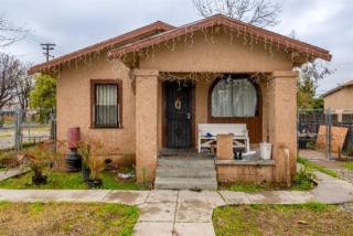 1052 Mayor Ave, Fresno, CA 93706-3126