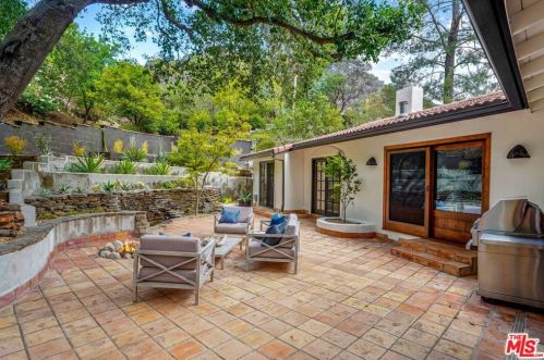 1719 Oak Dr, Topanga CA  90290-4025 exterior