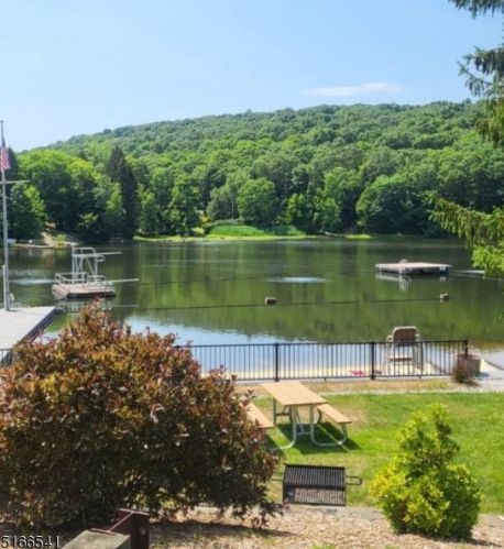 18 Berry Ln, West Milford NJ  07480-3632 exterior