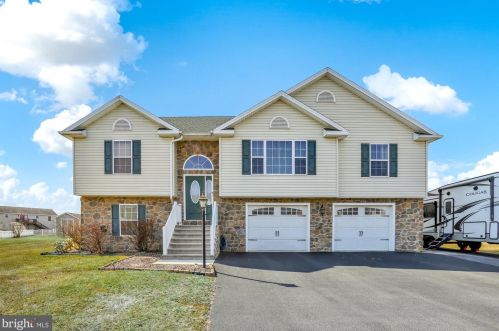 210 Grayson Cir, Lees Cross Roads, PA 17257-8795
