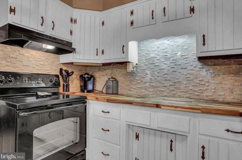 541 Old Orchard Ln, Camp Hill PA  17011-1829 exterior