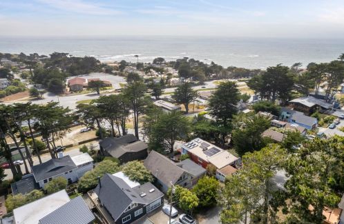 802 Stetson St, Moss Beach, CA 94038-9663