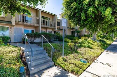 704 Silver Dr, Vista, CA 92083-4241