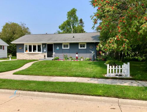 304 Park View Ln, Manitowoc, WI 54220-2117