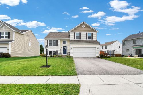 108 Addax Dr, Pataskala, OH 43062-7913